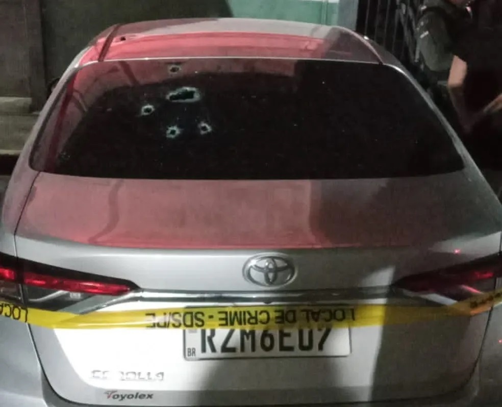 No momento, você está visualizando Oficial de Justiça é baleado na cabeça dentro de carro em Recife